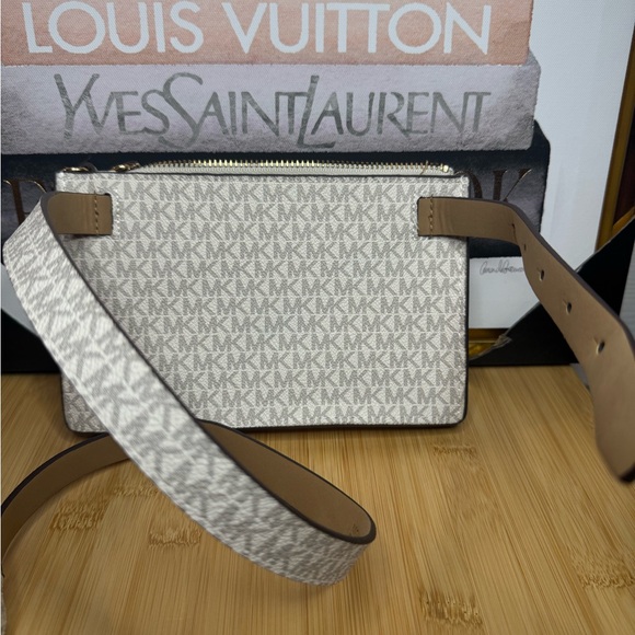 Michael Kors Cream Crossbody Bag - Picture 2 of 4